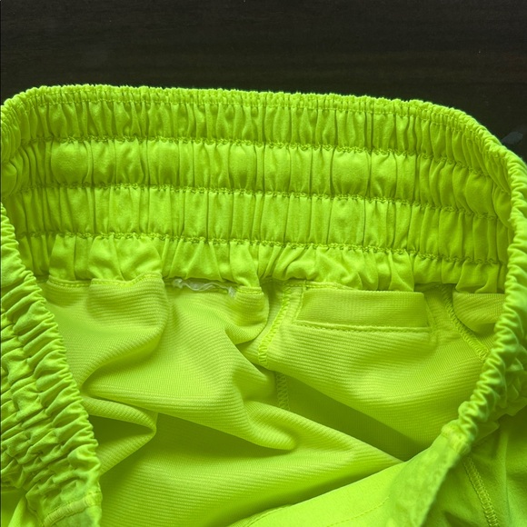 Bright, lightweight, and made to move—these Lululemon Hotty Hot 2.5” shorts are - Picture 5 of 9